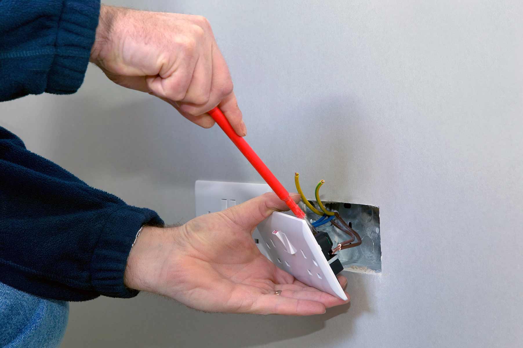 Our electricians can install plug sockets for domestic and commercial proeprties in Sevenoaks and the local area. 